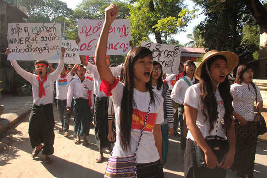 Student-Strike-Mandalay-Began-Marching-02