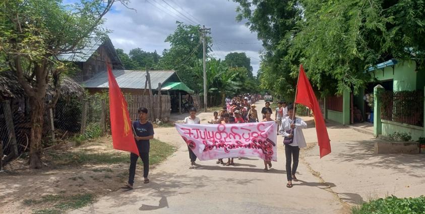 ဆဲဗင်းဂျူလိုင်အရေးတော်ပုံ (၆၁) နှစ်ပြည့်အဖြစ် ဗကသများအဖွဲ့ချုပ်က စစ်ကိုင်းတိုင်း၊ ဘုတလင်မြို့ နယ်တွင် ပြုလုပ်သော စစ်အာဏာရှင်ဆန့်ကျင်ရေးလှုပ်ရှားမှု။ (ဓာတ်ပုံ - ဗကသများအဖွဲ့ချုပ်)