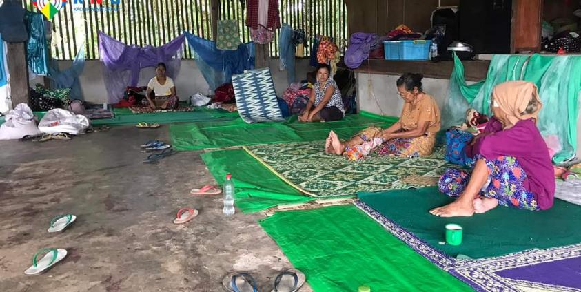 War-displaced women in Dawthponeyan refugee camp