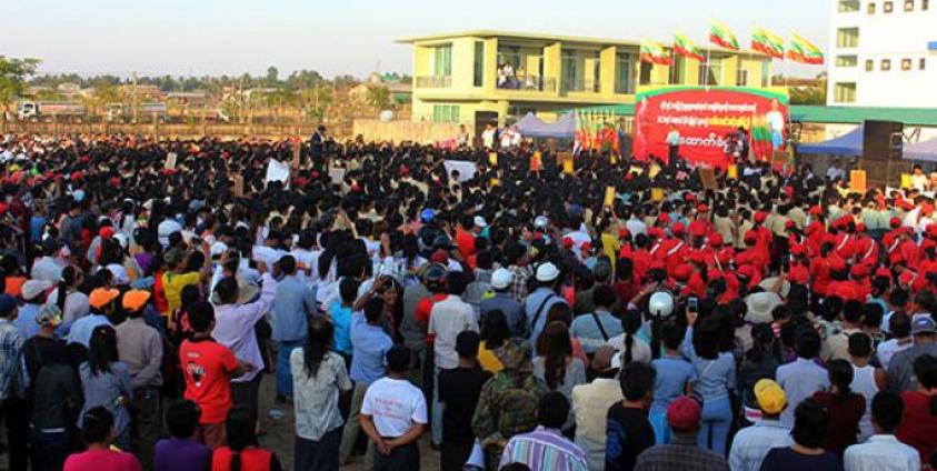 People rally in Myeik to support State Counsellor Daw Aung San Suu Kyi who will contest the case filed by the Gambia at the International Court of Justice (ICJ). Photo: MNA