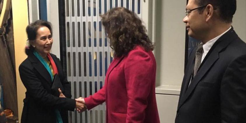 State Counsellor Daw Aung San Suu Kyi is welcomed by Ms Pascalle Grotenhuis, the Director of Protocol Department of the Ministry of Foreign Affairs, at the Schiphol Airport. Photo: MNA