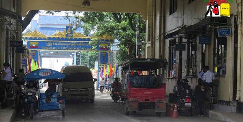 Photo by SHAN/ Myanmar – Thai Tachileik gate