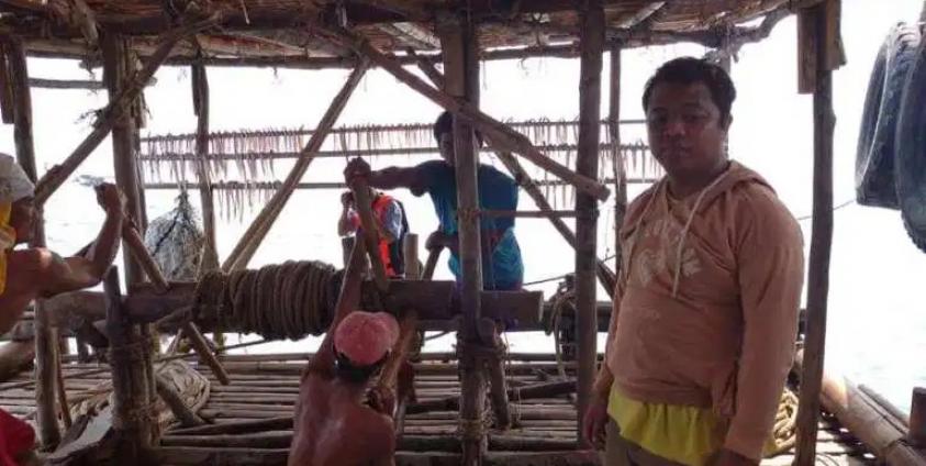 fishing net is being pulled up by the wheel (Set-Done) (photo:Chan Danu)