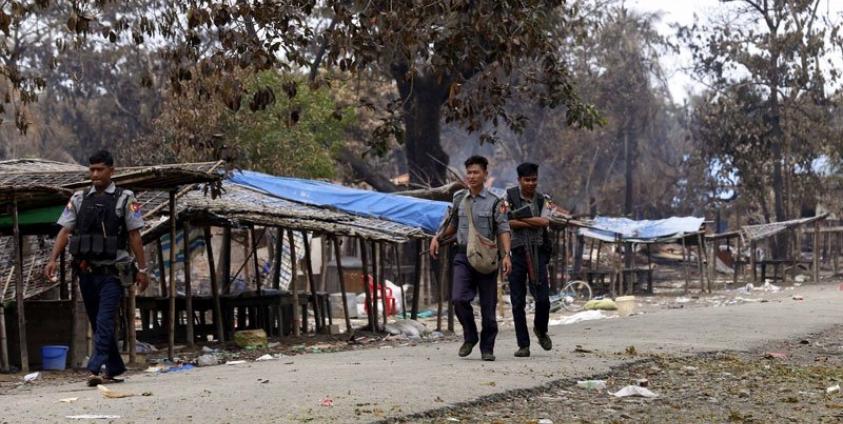 Myanmar police on the street at Alel Than Kyaw village in Maungdaw township, Rakhine State, western Myanmar, 07 September 2017. Photo: Nyein Chan Naing/EPA-EFE