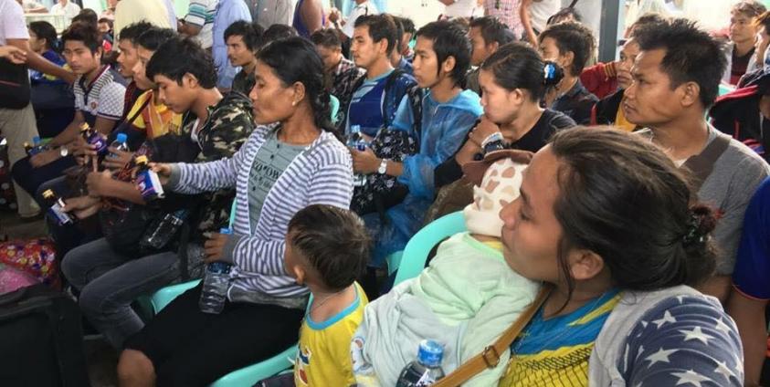 Kawthaung officials, CSOs and residents welcoming migrant worker back to Myanmar on July 1 (photo: Htoo Chit)