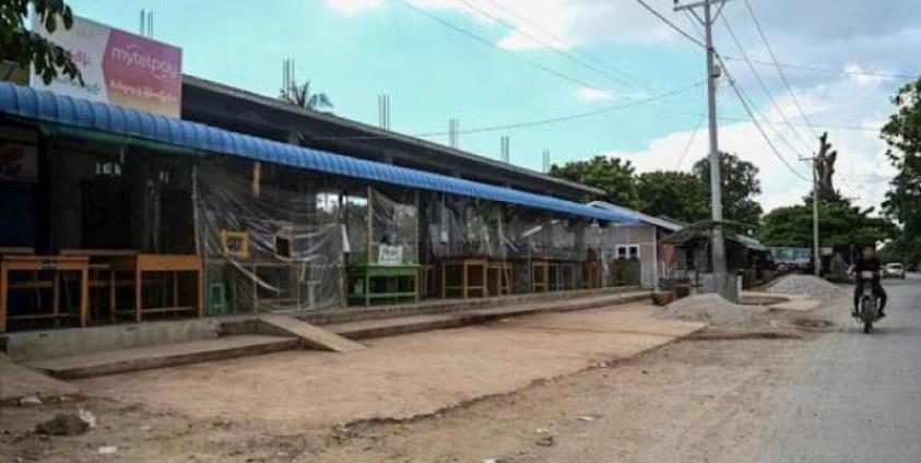 Junta soldiers swooped in on three markets in Mandalay -- where most stones pass through -- and 'arrested hundreds' including a number of Chinese brokers (AFP/STR)