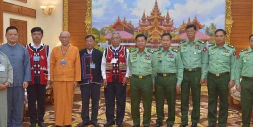 စစ်ကောင်စီငြိမ်းချမ်းရေးဆွေးနွေးပဲကို တက်ရောက်ခဲ့သည့်အဖွဲ့ချိုကိုတွေ့ရစဉ်