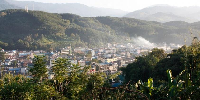 The KIA’s proclaimed capital, Laiza, which is directly split in half by the border with China’s Yunnan province in the background. Photo: Human Rights Watch