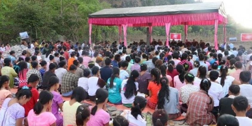 Mi Kayin villagers hold a prayer service at the base of Mi Kayin Mountain on March 29 2016 (Photo-KESAN)