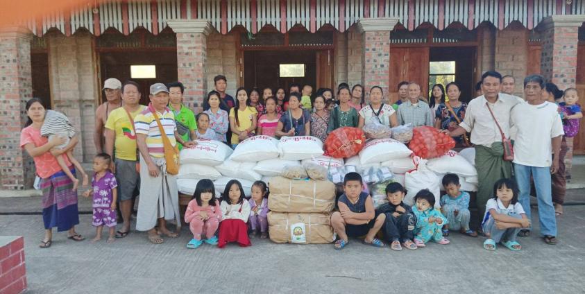 ရှမ်းမြောက်ဒေသက စစ်ဘေးရှောင်ကလေးငယ်များ။ ဓာတ်ပုံ - တအာင်းအမျိုးသမီးအဖွဲ့အစည်း