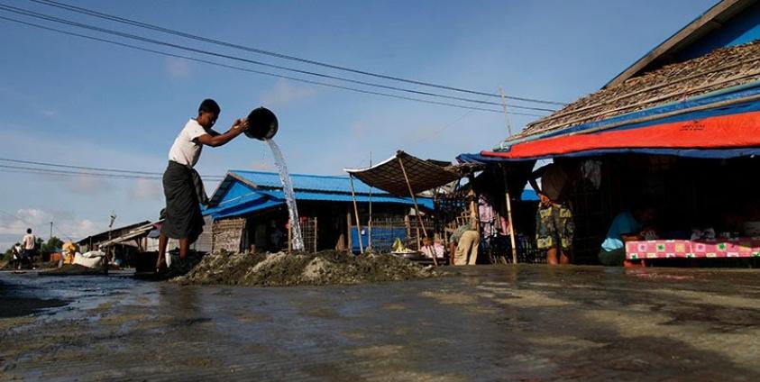 Rakhine ethnic people repair a road at the Rakhine ethnic Internally Displaced Persons (IDPs) camp in Min Gan quarter, Sittwe, Rakhine State, western Myanmar, 25 August 2016. Photo: Nyunt Win/EPA