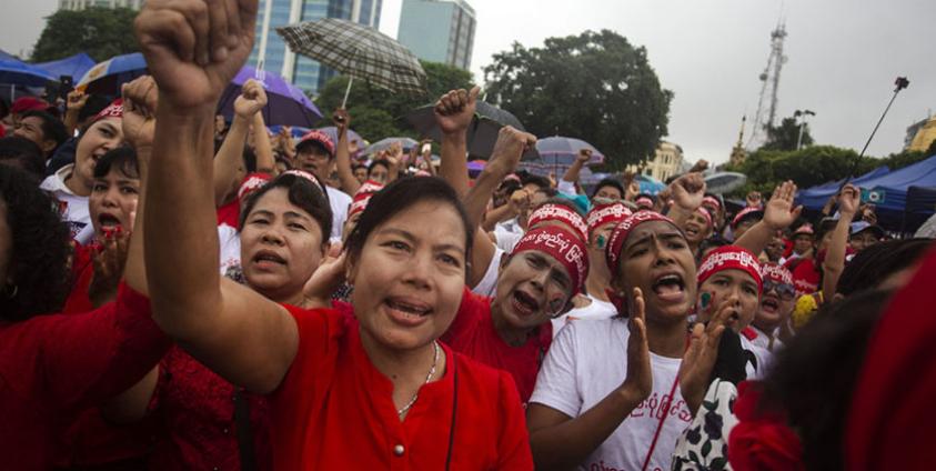 Thousands gather in downtown Yangon on Wednesday morning to show their support for the Charter Amendment Committee’s report. / Aung Kyaw Htet / The Irrawaddy