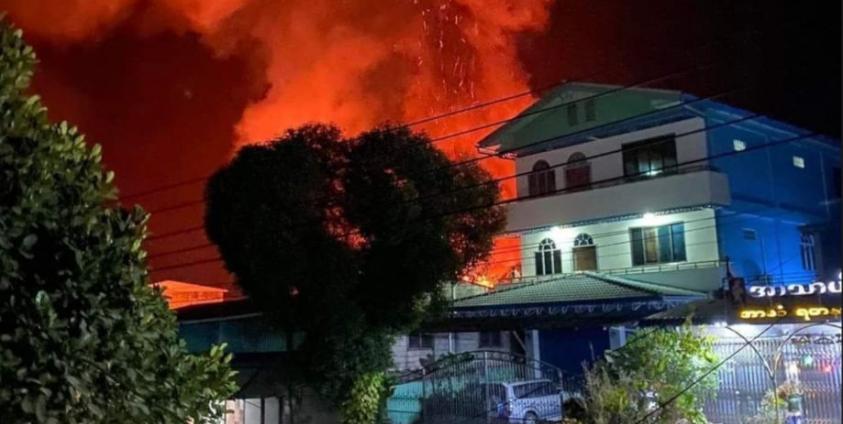 Fire flame went up last night in Three Pagoda Pass Town (in Burmese side)