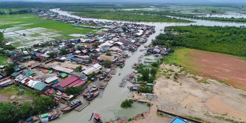 Migrants workers working for fishing rafts in Ah-Baw-Tan village (photo:Aung Naing Win)