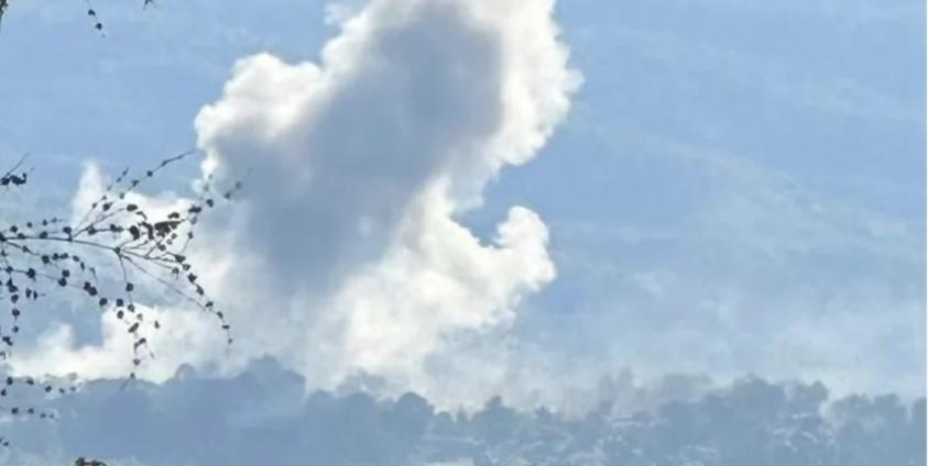 Toxic fumes billow following the explosion of chemical bombs (The Kokang News)