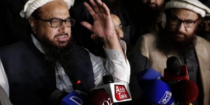 (File) Hafiz Saeed (L), the founder of banned Islamic charity Jamat ud Dawa (JuD), speaks to journalists after the government placed him under house arrest, in Lahore, Pakistan, 30 January 2017. Photo: EPA 