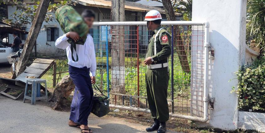 ၂၀၁၄ ခုနှစ်က ကလေးစစ်သားအဖြစ်စုဆောင်းခံရသူတဦးကို စစ်တပ်ကပြန်လွှတ်ပေးခဲ့  (Photo-AFP)(ပုံဟောင်းဖြစ်ပါသည်)