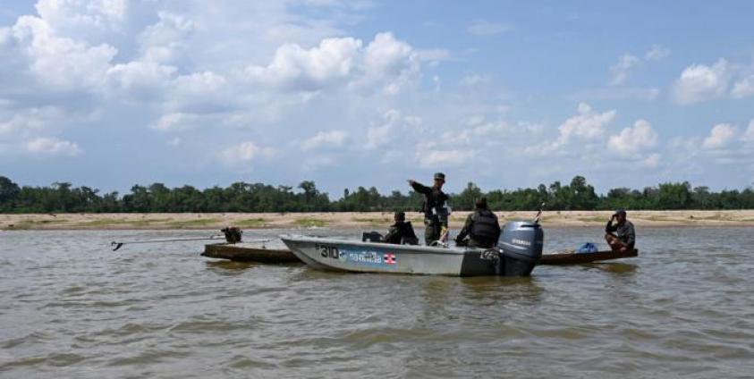 This photo taken May 23, 2019 shows Thai navy personnel inspecting the boat of a fisherman during a patrol along the Mekong river bordering Thailand and Laos in Tha Utain, Nakhon Phanom province. Photo: Aidan Jones/AFP