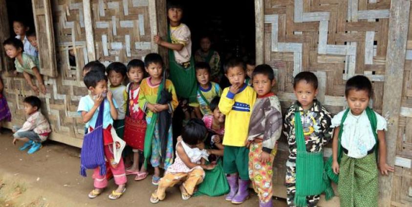 Children look from a learning facility in the Nhkawng Pa Internally Displaced People (IDP) camp, Kachin State, Myanmar, 19 September 2012. Photo: EPA