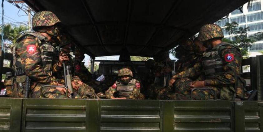 Subject: Soldiers sit in an army truck outside the Central Bank of Myanmar, as people gathered to protest against the military coup, in Yangon on February 15, 2021. Photo: AFP