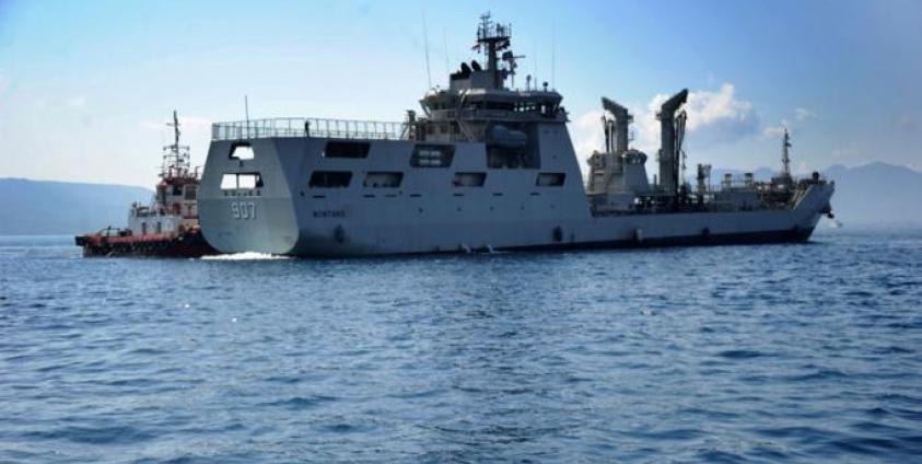 The Indonesian Navy patrol boat KRI Bontang (907) arrives at a naval base in Banyuwangi, East Java province on April 26, 2021, after an Indonesian submarine that disappeared last week had been found in pieces on the seafloor with all 53 crew aboard killed. Photo: AFP