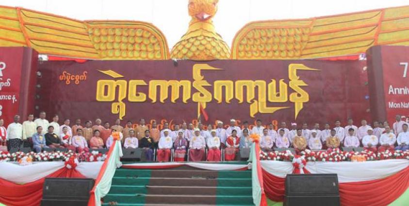 Union Minister Nai Thet Lwin and officials pose for a group photo at the 73rd Anniversary of Mon National Day in Mawlamyaing yesterday. Photo: MNA