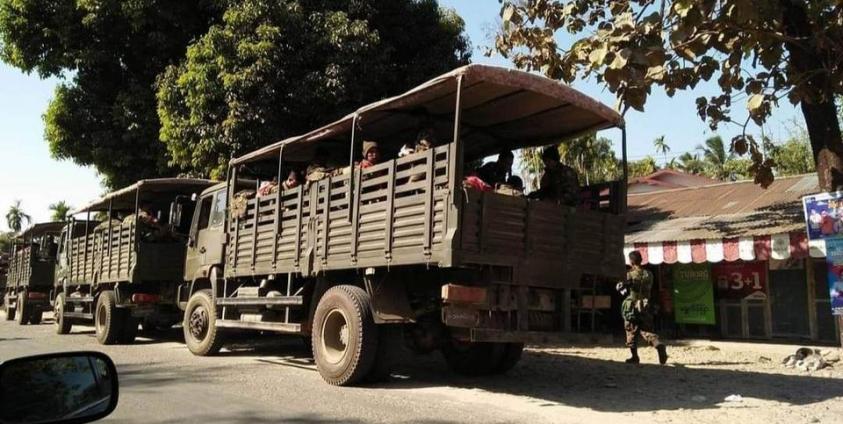 ရှေ့တန်းတစ်နေရာမှာ မြင်တွေ့ရတဲ့ စစ်ကောင်စီတပ် စစ်ကြောင်းတစ်ခု