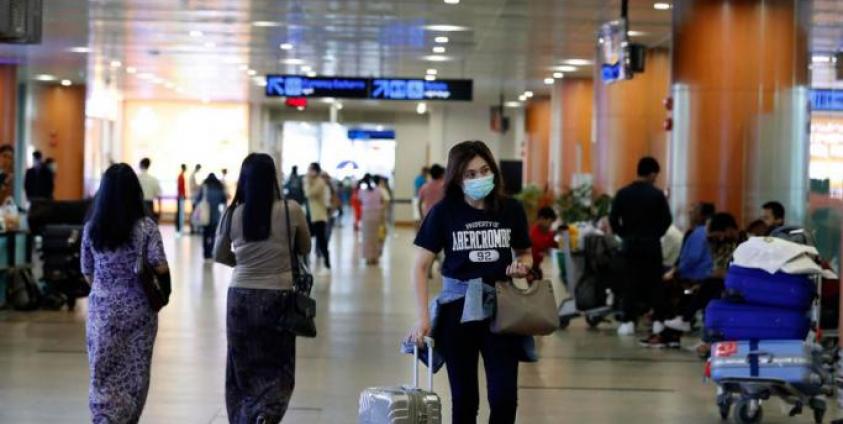 People wear masks at the arrival lounge at the Yangon International Airport in Yangon, Myanmar, 31 January 2020. Photo: Nyein Chan Naing/EPA