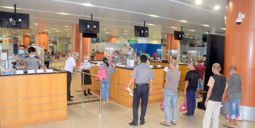 Photo Credit to MOFA Myanmar : Myanmar migrant workers at Malaysia Airport