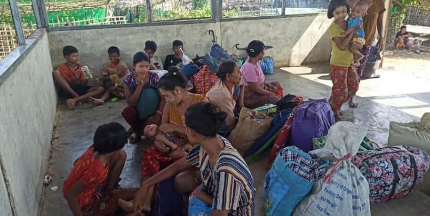 People displaced by fighting in Rathedaung Township, Arakan State. (Photo: Aung Min Soe)