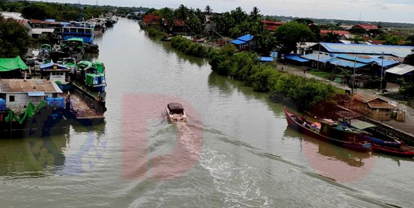 Boats moored at Setyoekya Creek in Sittwe.