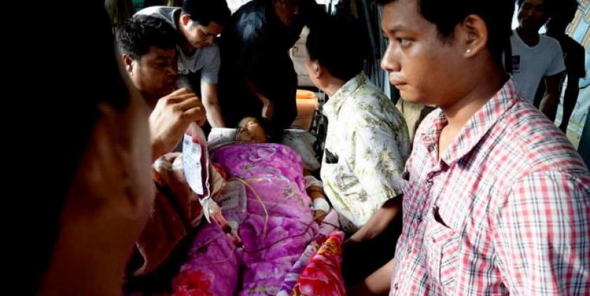 Rakhine Volunteers carry an injured Rakhine ethnic woman as they arrive to Sittwe Hospital in Sittwe, Rakhine State, Western Myanmar, 24 August 2019. According to reports, three people died and several others are injured after heavy weapons and bullets hit the houses in the village of Pyan Mraung near Min Bya township during clashes between the Myanmar military and the Arakan Army (AA) on 24 August. Photo: Nyunt Win/EPA 