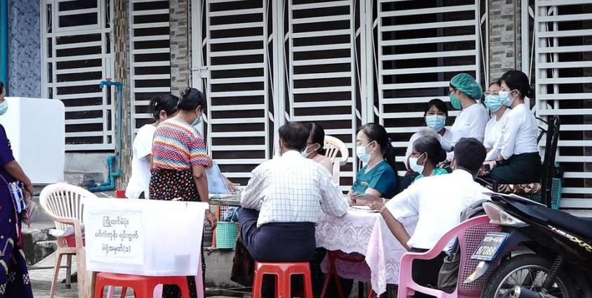 ၂၀၂၀ အထွေထွေရွေးကောက်ပွဲအတွက် ကြိုတင်မဲ ထည့်နေစဥ်