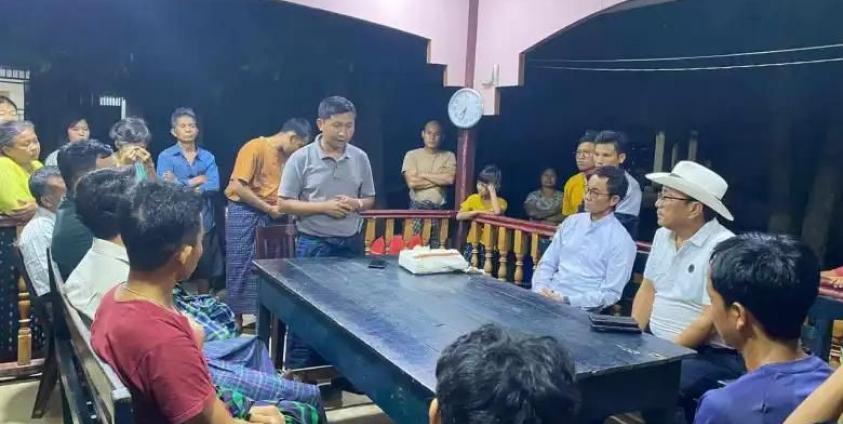 လွတ်မြောက်လာပြီဖြစ်တဲ့ ဘာသာရေးဆရာ ၃ ဦးနဲ့ကျောင်းစောင့် ၂ ဦး၊ PCGအဖွဲ့များအားတွေ့ရစဉ် (Crd- မော်ဖောင်းနှစ်ခြင်းအသင်းတော်)