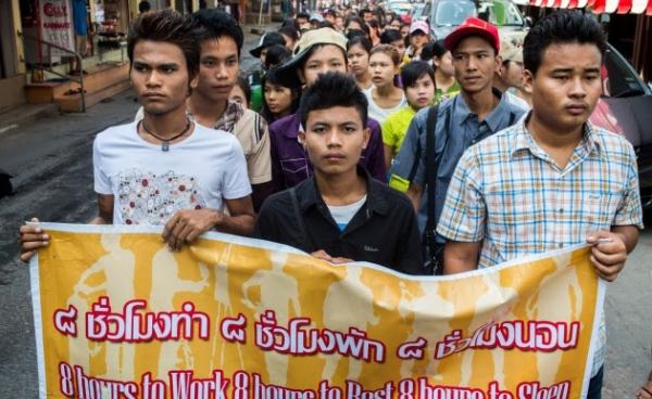 Mae Sot Migrant Workers March in Solidarity during International Workers' Day 2014 (Henry Zwartz/Karen News)