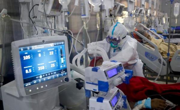 Photo: (File) A medical worker wearing PPE (Personal protective equipment) attends to a patient at COVID-19 ICU (Intensive care unit) of Yangon General Hospital, in Yangon, Myanmar, 16 January 2021. - EPA