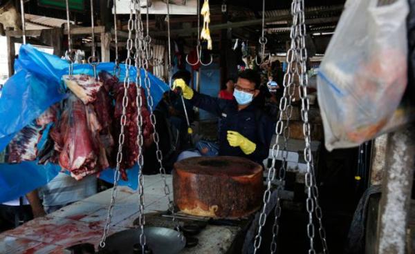 A staff member of the Yangon City Development Committee disinfects Pazontaung market, as a preventive measure against the spread of the COVID-19 novel coronavirus, in Yangon on March 21, 2020. Photo: Sai Aung Main/AFP