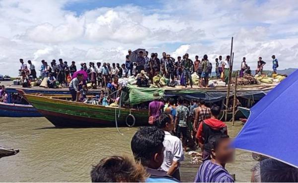 Rathedaung residents fleeing due to artillery fires in few months ago (Old Photo) Photo - CJ