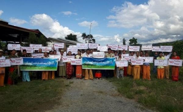 About 60 community leaders from Ho Pang, Kunlong, Lashio, Tangyan and Hsenwi protest against the Naung Pha dam, August 21, 2016 (Photo-SHRF)