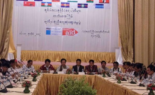 ဒီဇင်ဘာ ၁၇ ရက်က တော်ဝင်ဂါးဒင်းဟိုတယ်၌ ချင်းပါတီများတွေ့ဆုံစဉ်