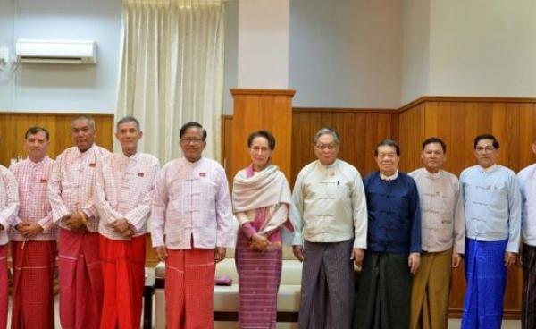 A group photo includes DASSK, government officials and Nai Hongsa along with leaders from NMSP (NRPC)