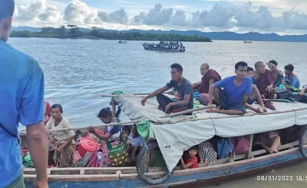 Many villagers in Rathedaung Township left their homes during the fierce fighting between AA and Junta forces on 31st August 2022. The photo was taken by Ashin Thabawa Nadi.