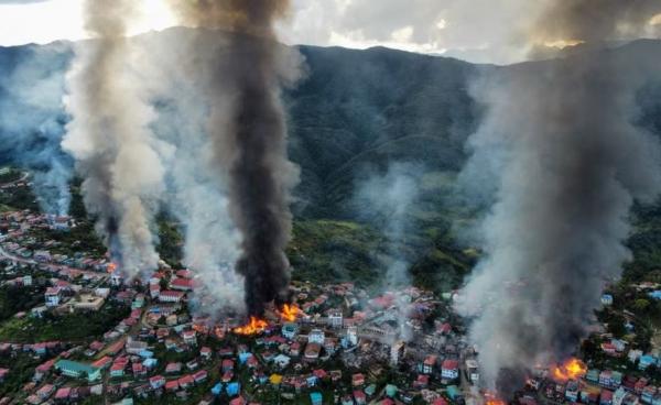 Houses ablaze in Thantlang Township, Chin State, as a result of Military Council artillery bombardment in October 2021