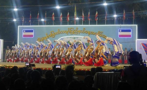 (၆၃)နှစ်မြောက် ကရင်ပြည်နယ်နေ့၊ ဒုံးအကပြိုင်ပွဲတုန်းက ဘက်စုံ ပထမဆုရ မုက္ကဒိကျေးရွာယဉ်ကျေးမှု ဒုံးအဖွဲ့ (KIC)