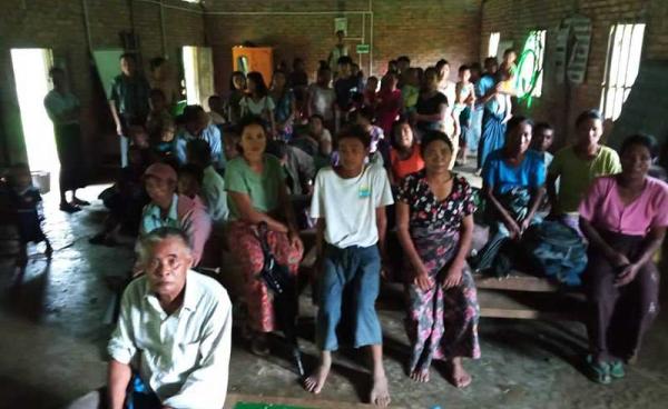 IDPs sheltering at a monastery in Rathedaung Township’s Thanchaung village. (Photo: Wai Hun Aung)