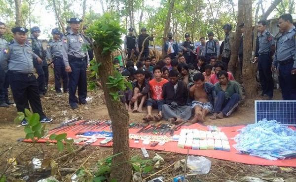 Drug dealers and users were arrested in northern Shan State’s Lashio Township on May 4, 2016. ( Photo : Lashio News)