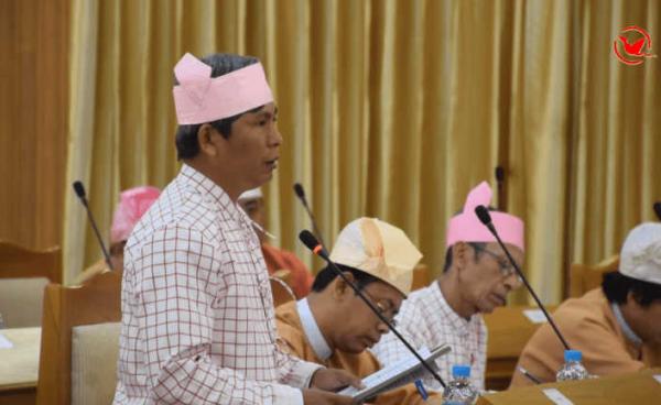 Dr. Aung Naing Oo speaking at the State Hluttaw (MNA)