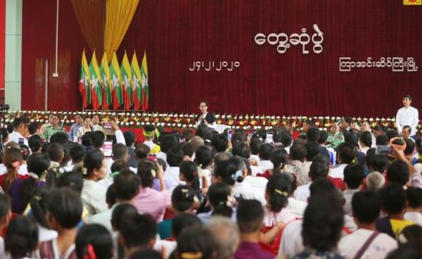 State Counselor meeting with public in Kyarinseikkyi