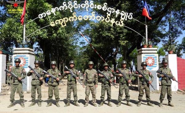 အနောက်ပိုင်းတိုင်းစစ်ဌာနချုပ်၊ ကျောက်တော်တပ်နယ်ကို ဖေဖော်ဝါရီလအတွင်း သိမ်းပိုက်ရရှိပြီးနောက် တွေ့ရသော AA တပ်ဖွဲ့ဝင်များ။ (ဓာတ်ပုံ - AA Info Desk)