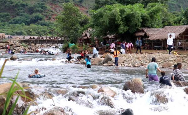 Aung Myin Thar villagers’ recreational area in Chyinghkrang Hka stream, north of Myitkyina.